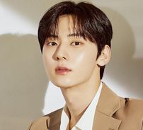 Foto de HWANG MIN HYUN (황민현)