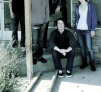 Foto de Underneath The Gun