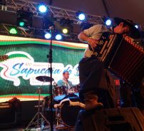 Foto de Volmir Dutra e Criado Em Galpão