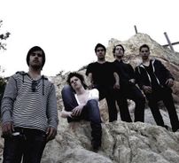 Foto de Underneath The Gun