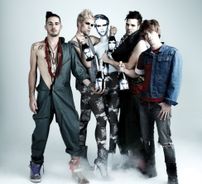 Foto de Semi Precious Weapons