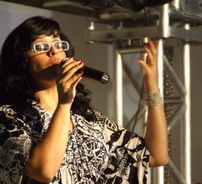 Foto de Vanessa Fom e Ministério Coração em Chamas