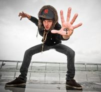 Foto de Shoot The Girl First