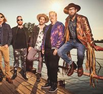 Foto de The Strumbellas