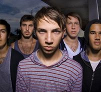 Foto de Underneath The Gun