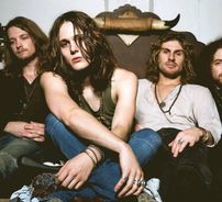 Foto de Tyler Bryant & Shakedown