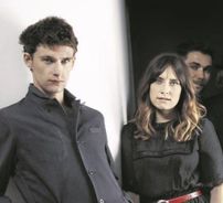 Foto de Walking On Cars