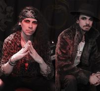 Foto de Sick Dogs in Trouble