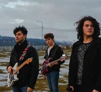 Foto de Mientras El Lobo