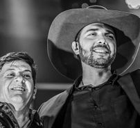 Foto de Felipe e Falcão