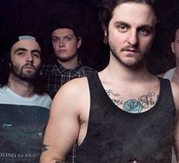 Foto de Shoot The Girl First