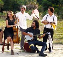 Foto de Capotes Pretos na Terra Marfim