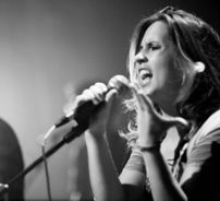 Foto de Estrela Leminski e Téo Ruiz