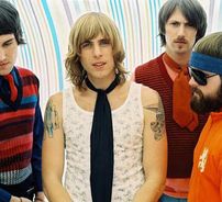 Foto de Under The Influence of Giants