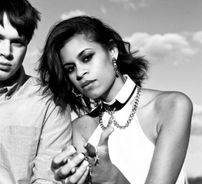 Foto de AlunaGeorge