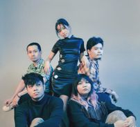 Foto de The Vowels They Orbit