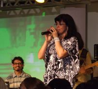 Foto de Vanessa Fom e Ministério Coração em Chamas