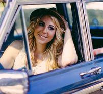 Foto de Elise Testone