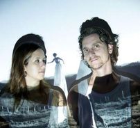 Foto de Estrela Leminski e Téo Ruiz