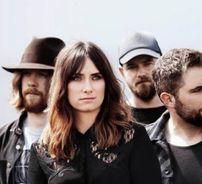 Foto de Walking On Cars