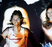 Foto de Estrela Leminski e Téo Ruiz