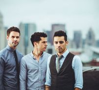 Foto de Dinner And a Suit