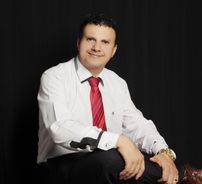 Foto de Cantor Ailton Belem