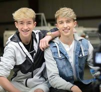 Foto de Cash and Maverick