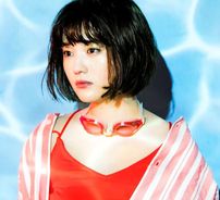 Foto de SHE IS SUMMER