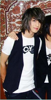 Foto de B-O-Y (blood of youth)