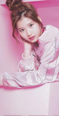 Foto de Sana (TWICE)