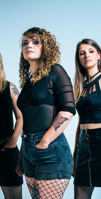 Foto de FALLEN LILLIES