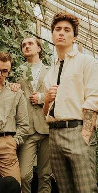 Foto de Holding Absence