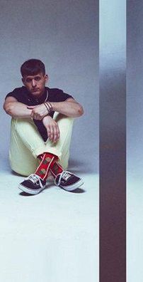 Foto de Too Close To Touch