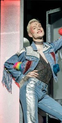 Foto de Everybody's Talking About Jamie (musical)