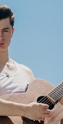 Foto de Elliot James Reay