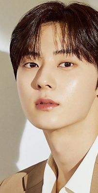 Foto de HWANG MIN HYUN (황민현)