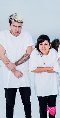 Foto de Far From Alaska