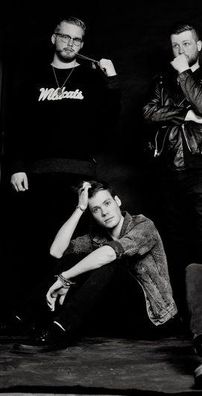 Foto de Too Close To Touch