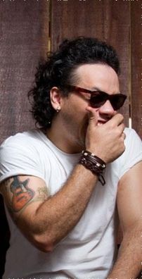 Foto de Billy Brown e o Incrível Magro de Bigodes