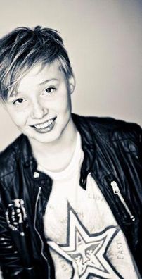 Foto de Isac Elliot‎