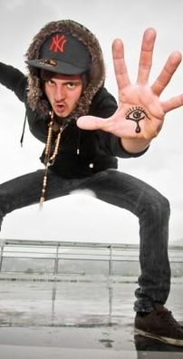 Foto de Shoot The Girl First