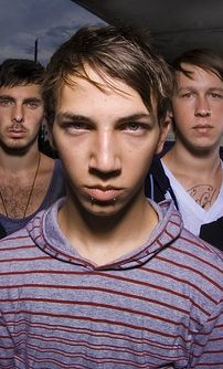 Foto de Underneath The Gun