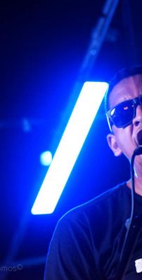 Foto de One Black Two White