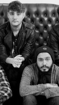 Foto de Kids In Glass Houses