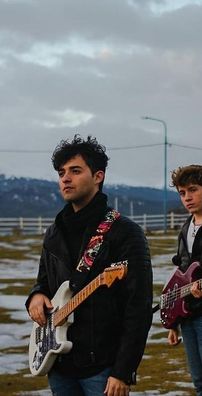 Foto de Mientras El Lobo