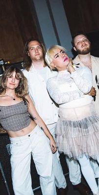 Foto de Rainbow Kitten Surprise