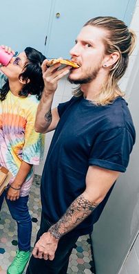 Foto de Far From Alaska