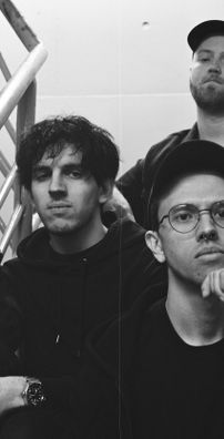 Foto de Above, Below