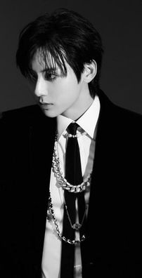 Foto de HWANG MIN HYUN (황민현)